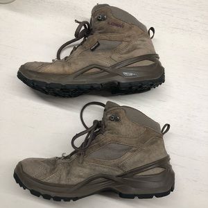 Lowa Hiking Boots 🥾 Sz 7.5